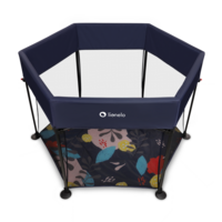 In de inklapbare box kan je kleine lekker spelen of een dutje doen. zowel binnen als buiten. 