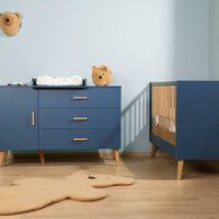 Veilig en praktisch babybed Bold Blue 70x140 cm van Childhome