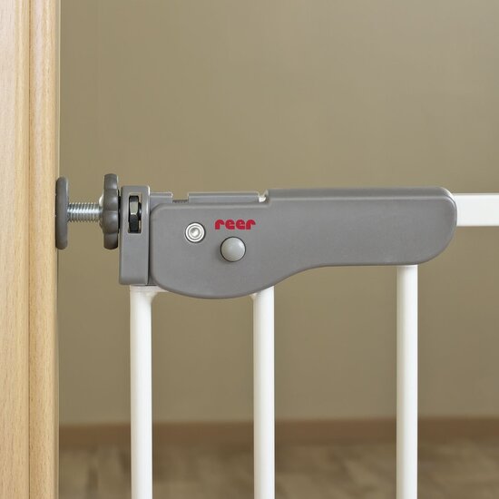 Reer S-gate traphek  voor wandbevestiging | 73-110cm | Metaal wit