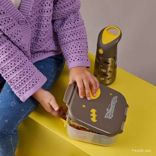 👜 b.box Batman mini lunchbox &ndash; zijaanzicht met draaggreep