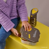 👜 b.box Batman mini lunchbox &ndash; zijaanzicht met draaggreep